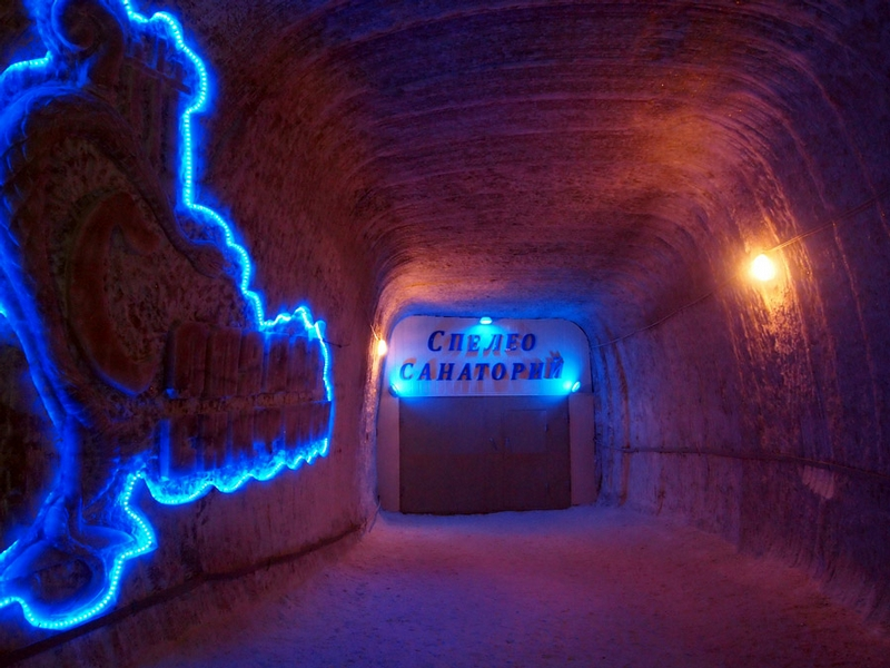 Illustration for article titled This Ukrainian salt mine is like a tourist resort for morlocks